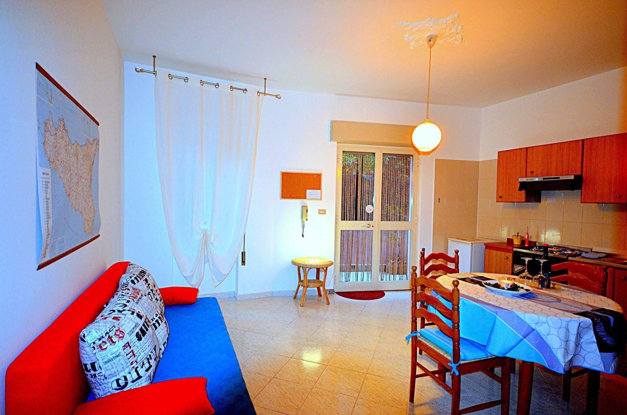 Naxos Sea Holiday Apartments Giardini Naxos Esterno foto